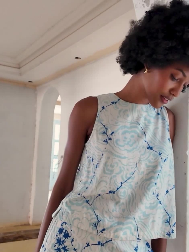 V&A | FatFace Hallie Ivory Archive Petals Regular Shell Top | FatFace
