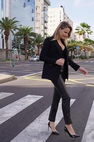 Sosandar Black Double Breasted Relaxed Fit Blazer - Image 2 of 6