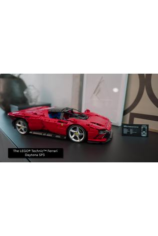 LEGO Technic Ferrari Daytona SP3 Modell-Rennwagen-Set 42143 - Bild 2 von 10