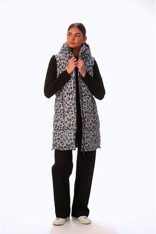 Roman Lang geschnittene Steppweste mit Animal Print - Bild 2 von 6 Roman Lang geschnittene Steppweste mit Animal Print - Bild 2 von 6