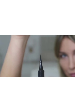 Benefit Roller Liquid Eye Liner - Image 2 of 4 Benefit Roller Liquid Eye Liner - Image 2 of 4