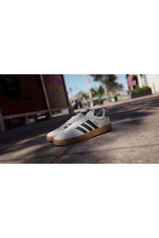 رملي - حذاء رياضي تشكيلة VL Court من adidas - صورة 2 من 17 رملي - حذاء رياضي تشكيلة VL Court من adidas - صورة 2 من 17