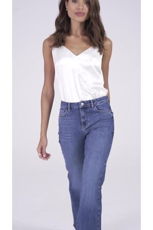 Blau - Lipsy Ausgestellte Jeans mit mittelhohem Bund - Bild 2 von 5 Blau - Lipsy Ausgestellte Jeans mit mittelhohem Bund - Bild 2 von 5
