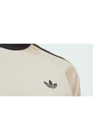 بني - تيشيرت 3 خطوط من adidas Originals  - صورة 2 من 5
