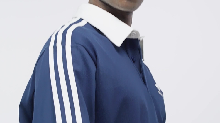 Next：日本 ブルー - adidas Originals Adicolor ラグビー ポロシャツ