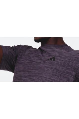 أرجواني - تيشرت رياضي قابل للتمدد Train Essentials من Adidas - صورة 2 من 8 أرجواني - تيشرت رياضي قابل للتمدد Train Essentials من Adidas - صورة 2 من 8