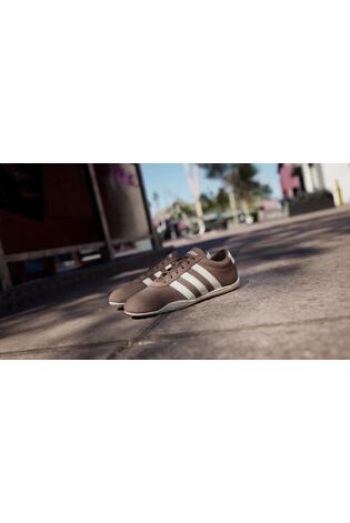 adidas Brown/White Grand Court Lo Trainers - Image 2 of 17