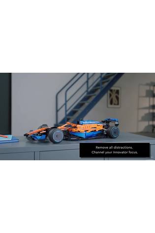 LEGO Technic McLaren Formula 1 2022 Race Car Model Set 42141 - Image 2 of 9