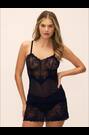 أسود - قميص نوم Embrace Lace من Wacoal - صورة 2 من 5