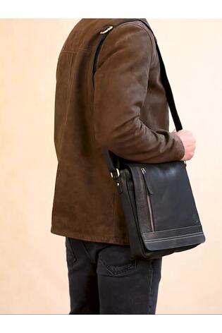 שחור - Lakeland Leather תיק שליחים בגודל בינוני, דגם Keswick - תמונה 2 מתוך 8