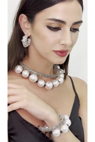 Aela Oversized Pearl White Necklace - Image 2 of 4