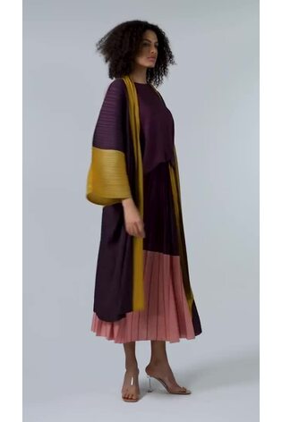 leem Grey Printed Plisse Abaya - Image 2 of 6
