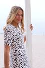Sosandar White Fleck Print Zip Front Fit And Flare Dress - Image 2 of 6