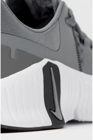 Grey nike gym trainers shop