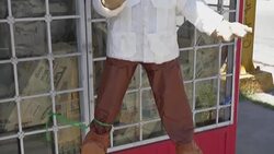 CLEAN : Mexican store selling candidate pinatas says Meade a best seller News Clip