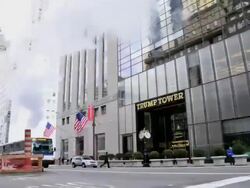 Mass Transit on 5th Avenue, Midtown Manhattan Stock Footage