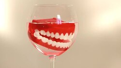 Dental Hygiene - l'igiene delle tua dentiera &#232; importante Stock Footage