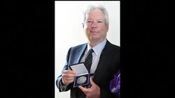 VOICED : Thaler gana el Nobel por efectos de la psicologia en la economia News Clip