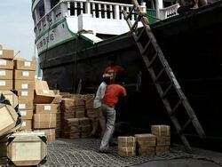 CLEAN: Trying to stop the Somalian Pirates News Clip