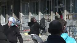 CLEAN : Bosnian protestors storm government buildi News Clip
