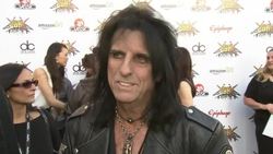 Guns N Roses guitarist promises new album 'soon' at Golden Gods Awards Instructional Video