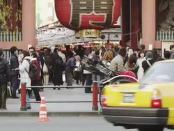 WS People at street of Kaminari Gate of Sensoji Temple in Asakusa / Tokyo, Tokyo-To, Japan Stock Footage