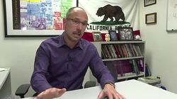 CLEAN : Economics expert comments on Apple results News Clip