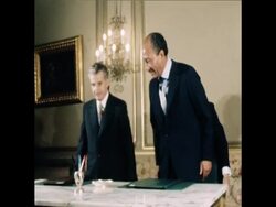 SYND 14 5 77 EGYPTIAN PRESIDENT SADAT AND ROMANIAN PRESIDENT NICOLAE CEAUSESCU SIGN AGREEMENT News Clip