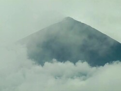 T/L View of clouds on volcano in Rwanda Africa / Ruengari / Rwanda / Rwanda,Africa Stock Footage