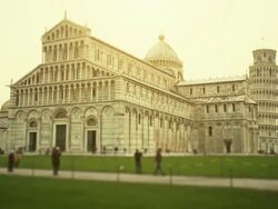 The leaning tower of Pisa in Campo dei Miracoli Stock Footage