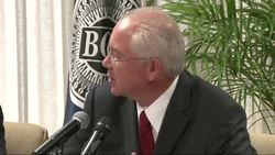 Head of central bank explains "complementary" foreign exchange system News Clip