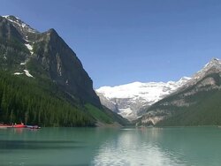 WS People enjoying and boating at Louise Lake in Banff Nationalpark / Lake Louise, Alberta, Canada Stock Footage