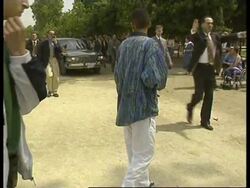FRANCE: PARIS: CLINTON GOES FOR A WALKABOUT News Clip