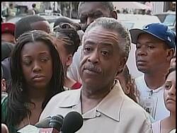 The Apollo Theater in Harlem is hosting a memorial tribute to Michael Jackson, complete with a moon walking contest and eulogies from celebrities and entertainers News Clip