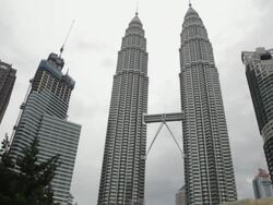 WS Petronas Twin Towers/Kuala Lumpur/Malaysia Stock Footage