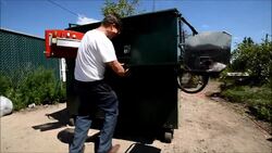 CLEAN : US artist turns dumpster into a home News Clip