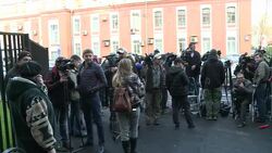 CLEAN : Media packs Russia court for Filins Bolsho News Clip