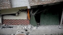 VOICED : Guatemala: un bebe muerto en terremoto News Clip