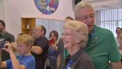 Tim Peake's Mum & Dad Watch landing News Clip