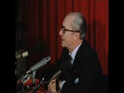 SYND  14 8 77 FRENCH FOREIGN MINISTER GUIRINGAUD PRESS CONFERENCE News Clip
