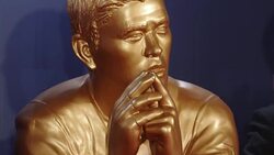CLEAN : RugbyU Japan unveil Goromaru statue for Christmas only News Clip