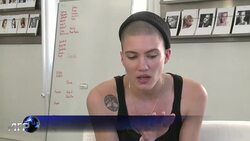 VOICED : Modelo androgina hace furor News Clip