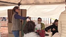 CLEAN : Colombians vote on historic peace deal 2 News Clip