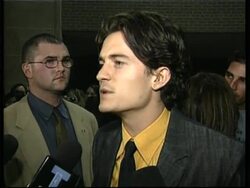 Orlando Bloom proves a crowd pleaser in Toronto Instructional Video