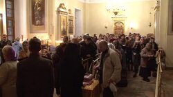 VOICED: Saint's right hand draws in Russian crowds News Clip