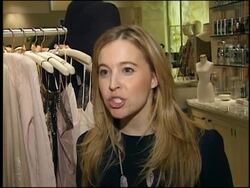 Keep those skinny jeans says NY fashion guru News Clip