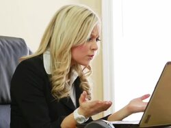 Angry business woman with laptop Stock Footage