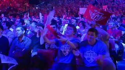CLEAN : League of Legends clash in Paris leaves thousands spellbound News Clip