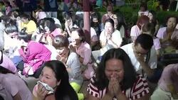 CLEAN : Thais in tears after king's death (2) News Clip