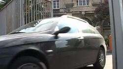 CLEAN : Hollande visits First Lady Trierweiler in News Clip